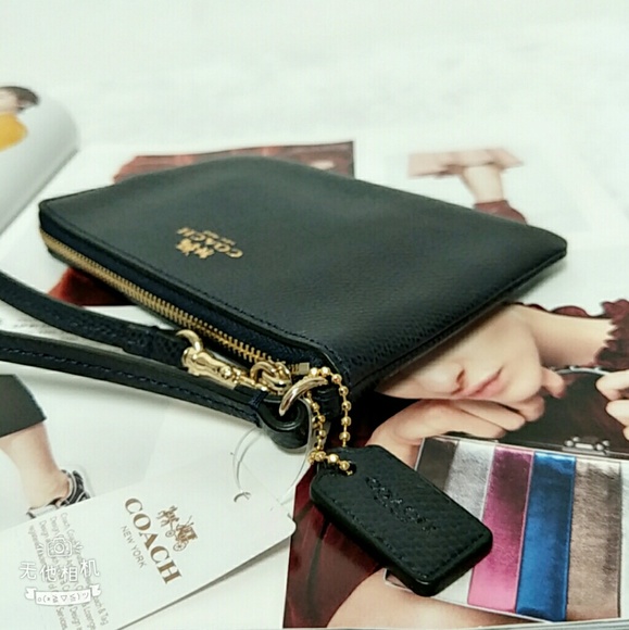 Coach Corner Zip PVC Leather Wristlet in Navy NWT - Picture 3 of 6